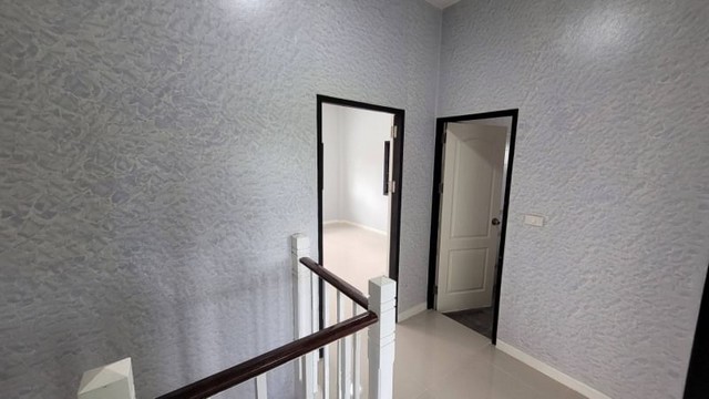 ขายบ้านปิยวรารมย์  รีโนเวทใหม่หมด ใกล้รถไฟสายสีม่วง ใกล้เซ็นทรัลเวสต์เกต บรรยากาศดี สงบมาก ปลอดภัย ถูกสุดในโครงการ กู้ฟรี โอนฟรี นนทบุรี